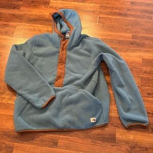 Men’s size M fleece quarter button with hood